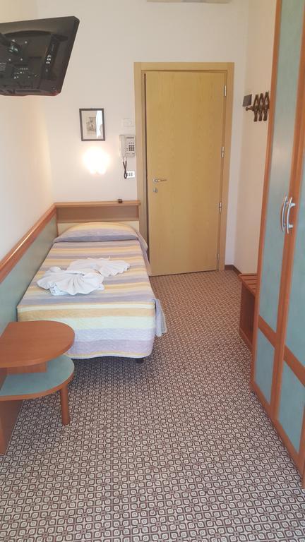 Hotel Conti 里米尼 客房 照片